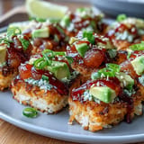 Vibrant U.S. foodie-favorite crispy rice salad featuring creamy avocado and zesty tuna.